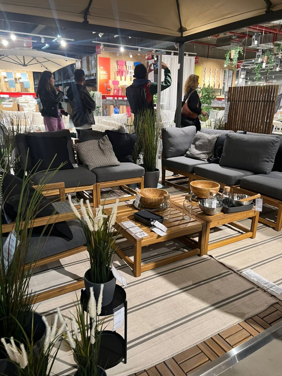 IKEA abrió las puertas de su primer local y las filas de ingreso son una locura 2 IKEA abrió las puertas de su primer local y las filas de ingreso son una locura El éxito que ha tenido la empresa IKEA con la nueva apertura de su local, se puede observar desde las largas filas que han estado haciendo los bogotanos durante toda la mañana para ingresar a la tienda.