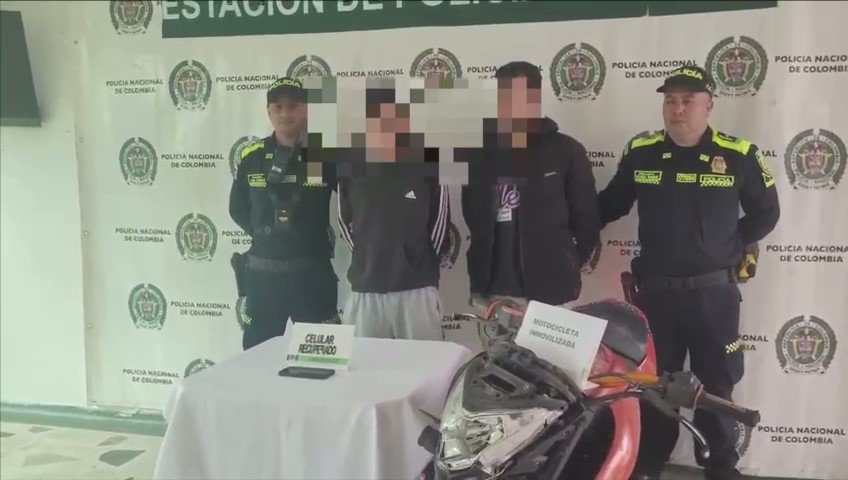 Agarraron a dos motoladrones robando celulares en Kennedy