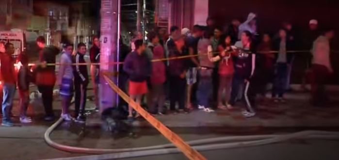 Pánico por voraz incendio en una fábrica de pinturas en Kennedy 3 Pánico por voraz incendio en una fábrica de pinturas en Kennedy