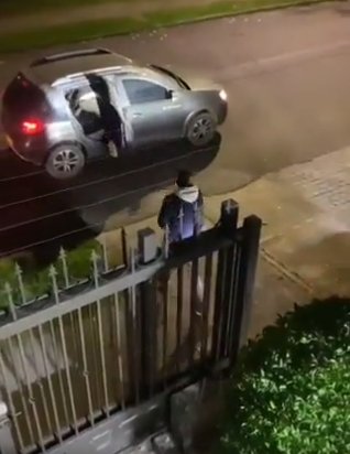 EN VIDEO: Así es como sujetos armados robaron una camioneta en Engativá 1 EN VIDEO: Así es como sujetos armados robaron una camioneta en Engativá