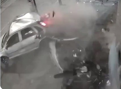 Menor de 14 años resultó gravemente herida por accidente de tránsito en Ciudad Bolívar 4 Menor de 14 años resultó gravemente herida por accidente de tránsito en Ciudad Bolívar Un fuerte accidente de tránsito se presentó durante la noche de este martes a la altura de la Autopista sur con Avenida Ciudad de Villavicencio, en el barrio Madelena de Ciudad Bolívar, en el hecho, una menor de 14 años terminó herida y dos carros quedaron destruidos.