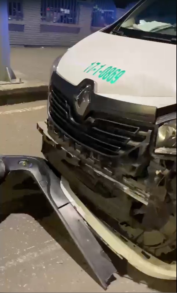 Ella era Ashley, la joven que dieron por muerta, pero que seguía con vida En el fatal accidente se vio involucrada una patrulla de la Policía, y los familiares denunciaron que la joven fue declarada muerta en el lugar, cuando realmente estaba viva porque aún respiraba.