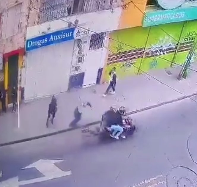 Así robaron a periodista de RCN mientras hacía un reportaje en Bosa 1 Así robaron a periodista de RCN mientras hacía un reportaje en Bosa
