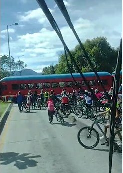 Tren de La Sabana se varó en la calle 26 1 Tren de La Sabana se varó en la calle 26 La mañana de este domingo, el tren de La Sabana se varó en la calle 26, muy cerca del centro comercial Gran Estación.