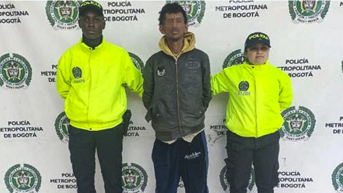 Menores de 13 y 15 años le robaron la moto a una mujer en Fontibón 2 Menores de 13 y 15 años le robaron la moto a una mujer en Fontibón Dos menores le robaron la moto eléctrica a una mujer en el sector de Modelia en Fontibón.