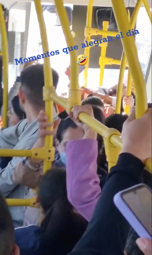 ¡El colmo! Dos mujeres se mechoneraon en un bus del Sitp 1 ¡El colmo! Dos mujeres se mechoneraon en un bus del Sitp Dos mujeres se mechonearon al interior de un bus del Sitp. Vea el video aquí.