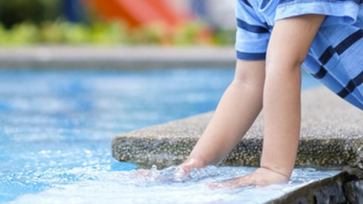 ¡Tragedia! Niño de 2 años murió ahogado tras caer a una piscina de un hotel El menor de edad se encontraba con su mamá, trabajadora del hotel. Al parecer, en un aparente descuido cayó a la piscina. La Policía investiga lo sucedido.