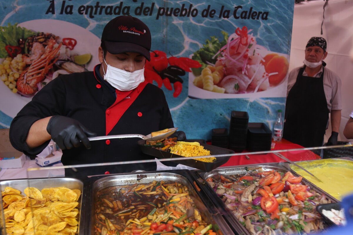 ¿Se le mide a una dieta de comida chatarra? La obesidad y la mala alimentación se han convertido en un gran dolor de cabeza para los países y ciudades del mundo en las que hay una buena calidad de vida, pues todos tienen la particularidad de que se venden con facilidad los alimentos ultraprocesados, es decir, aquellos que tienen altos contenidos de sal, azúcar, grasa, harina o químicos.