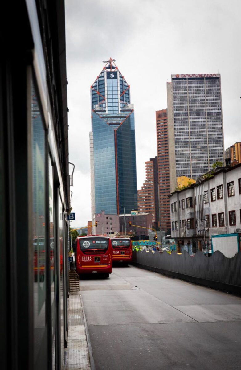 Pille cómo puede aprender inglés gratis desde TransMilenio 1 Pille cómo puede aprender inglés gratis desde TransMilenio La clases se podrán tomar durante los trayectos en los buses de TransMilenio.