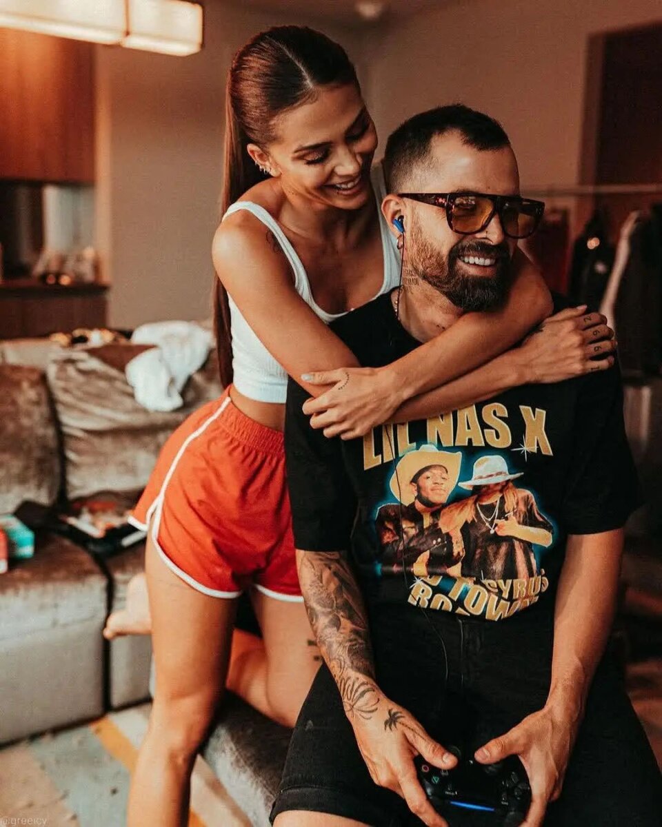 Greeicy Rendón respondió si le sería infiel a Mike Bahía y dejó sorprendido a más de uno 1 Greeicy Rendón respondió si le sería infiel a Mike Bahía y dejó sorprendido a más de uno Greeicy Rendón no titubeó al admitir que en el pasado había sido infiel.