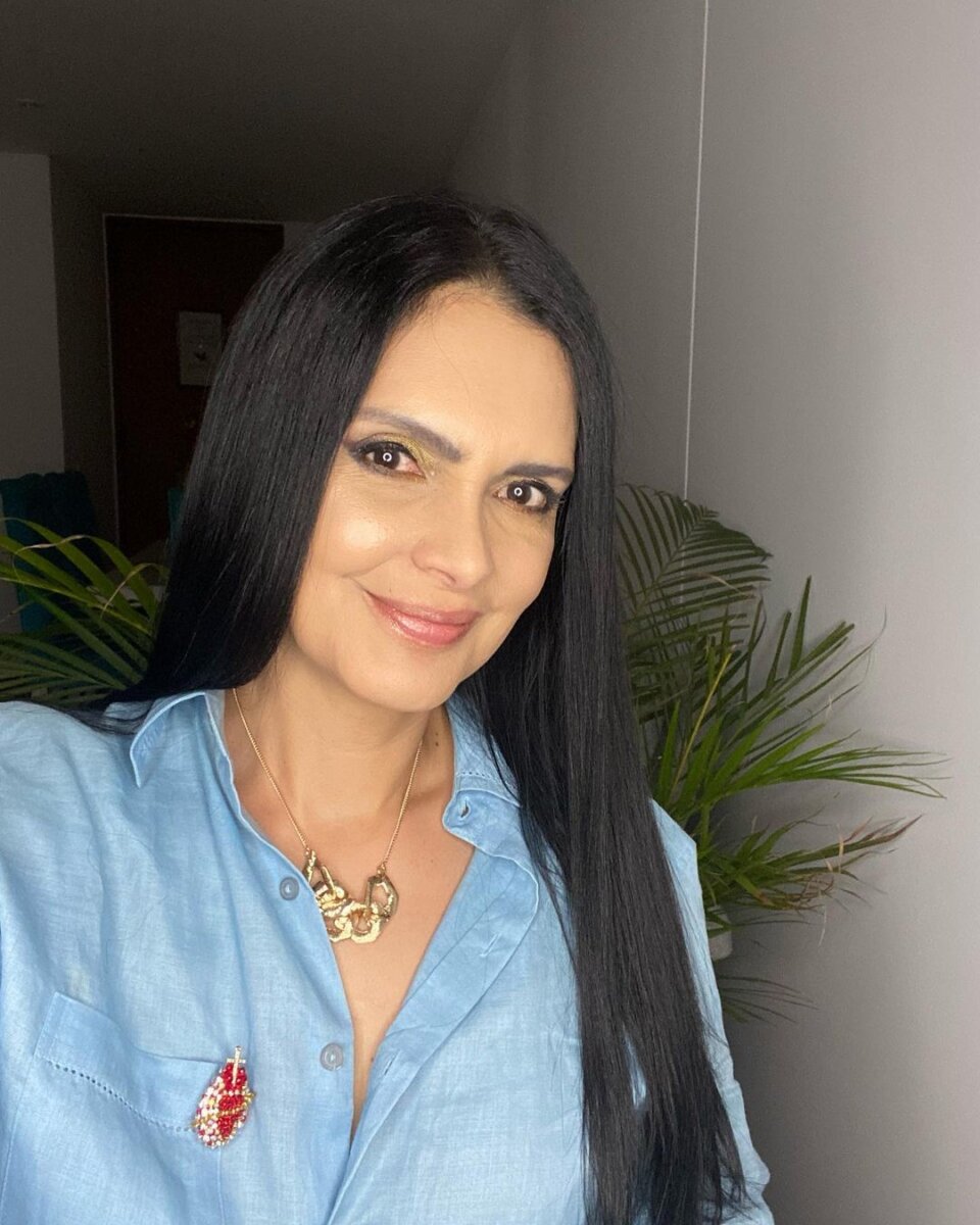 Marcela Posada, 'La jirafa' de 'Betty la fea' reveló que casi se casa con un novio gay 1 Marcela Posada, 'La jirafa' de 'Betty la fea' reveló que casi se casa con un novio gay La actriz Marcela Posada, quien interpretó a 'La jirafa' en la exitosa telenovela 'Betty la fea', confesó que estuvo a punto de casarse, sin embargo antes de la boda se enteró que su prometido era gay.