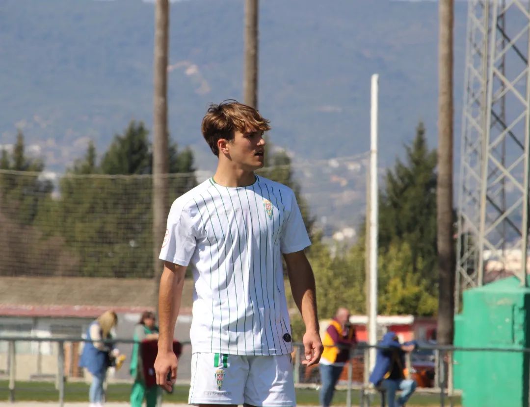 Él era Álvaro Prieto, el joven futbolista que murió electrocutado 1 Él era Álvaro Prieto, el joven futbolista que murió electrocutado Este es el joven futbolista que murió tras sufrir una descarga eléctrica.