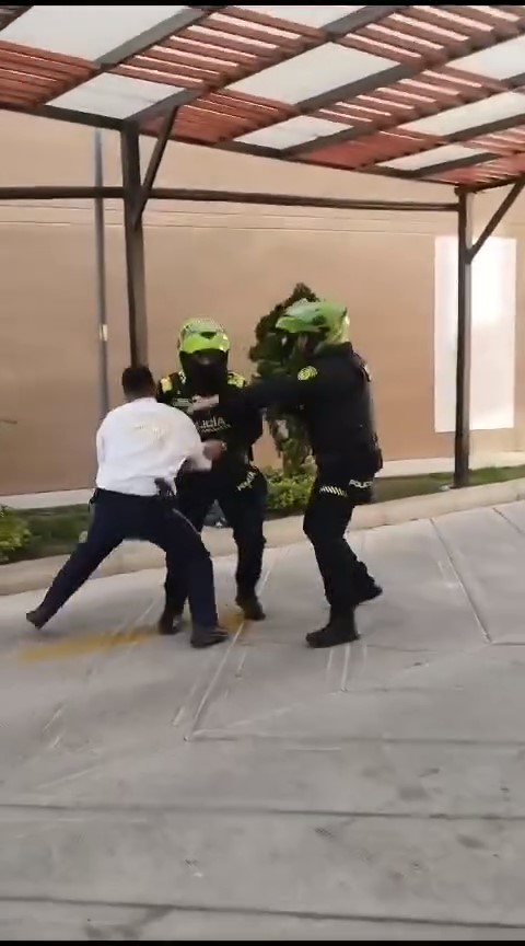 Grave denuncia de presunto abuso policial en conjunto residencial de Soacha