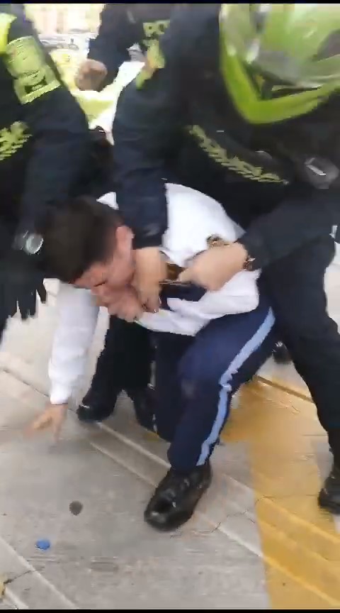 Grave denuncia de presunto abuso policial en conjunto residencial de Soacha