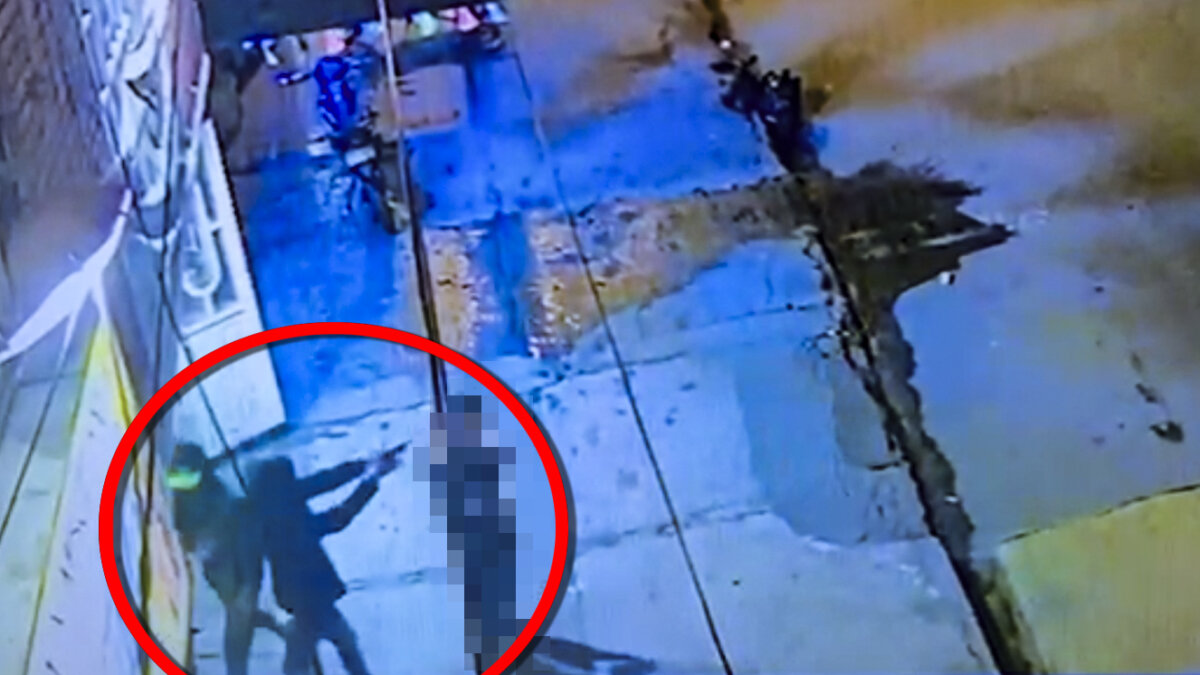 Este es el momento en el que sicarios acaban con la vida de Johan en Soacha 7 Este es el momento en el que sicarios acaban con la vida de Johan en Soacha Captan en video el momento en el que sicarios sorprenden por la espalda a Johan Sebastián Bello y le disparan. Los hechos ocurrieron en el municipio de Soacha.