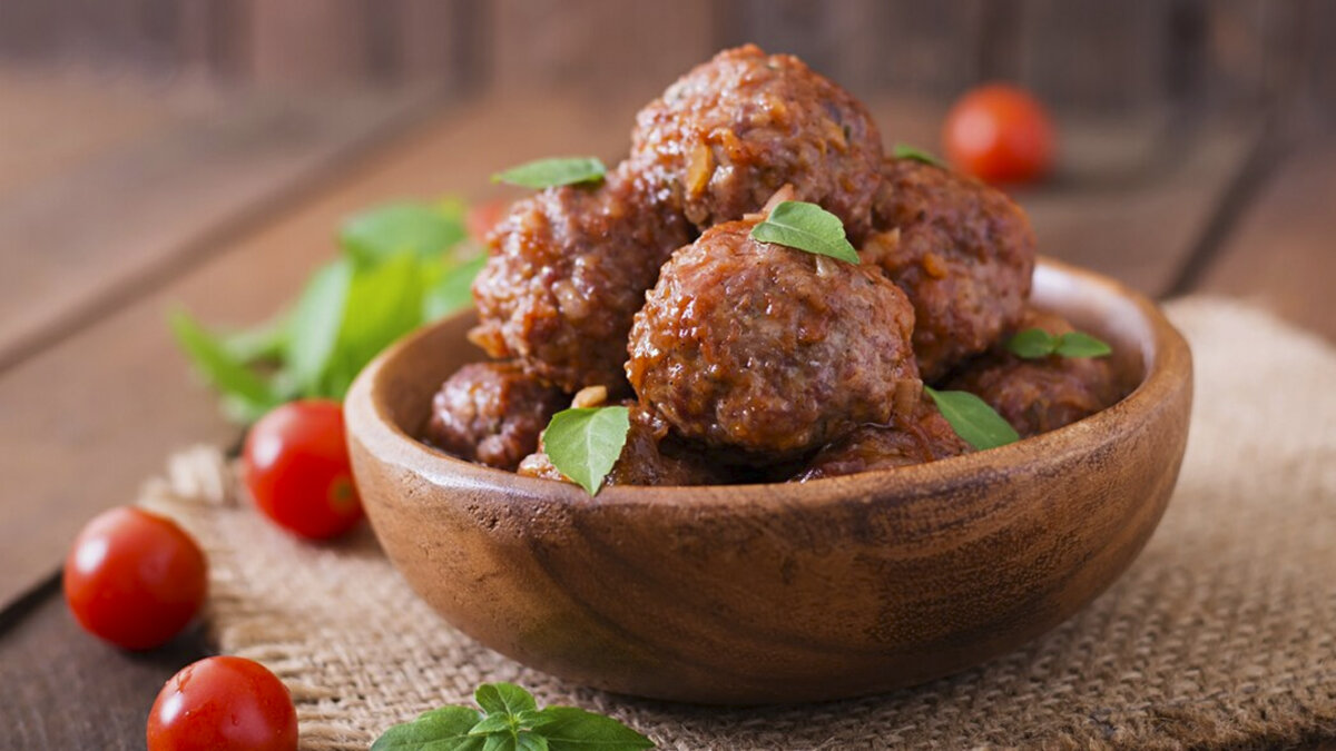 Albóndigas jugosas para la familia 3 Albóndigas jugosas para la familia Le contamos el origen de las deliciosas albóndigas y como podrá prepararlas en una rica receta para toda la familia