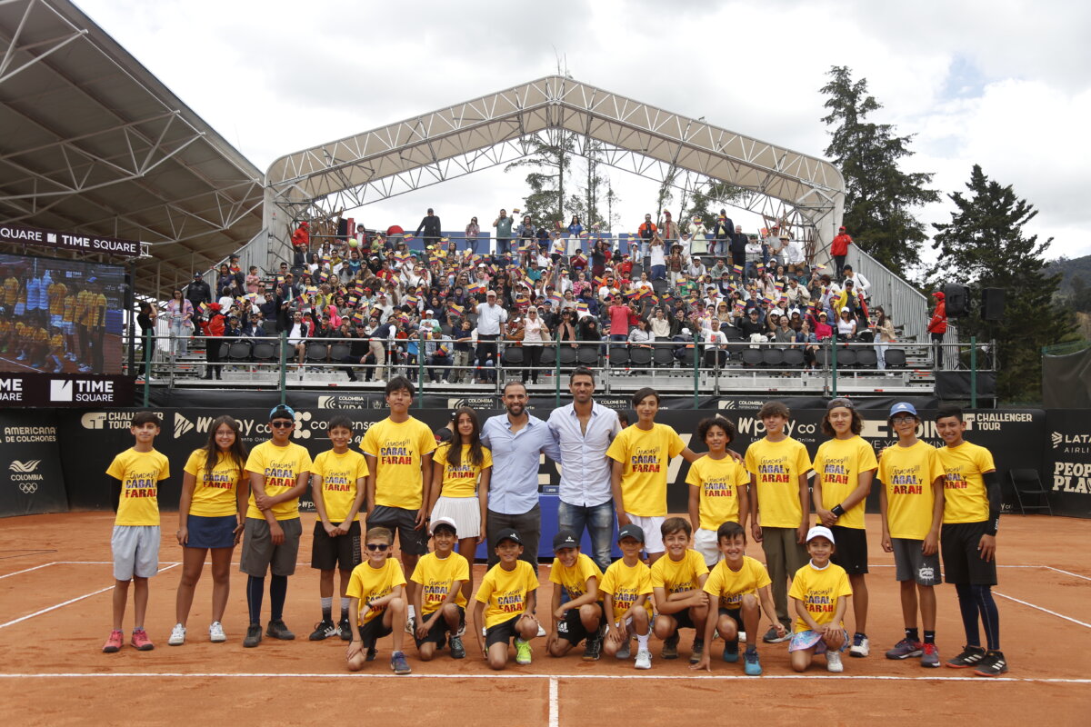 Así fue el homenaje de despedida a Cabal y Farah por su admirable carrera en el Tenis Un homenaje de despedida en reconocimiento a su exitosa carrera, recibieron este domingo los tenistas Juan Sebastián Cabal y Robert Farah, que acumulan un historial con 19 títulos profesionales que dejaron una marca indeleble en la historia del deporte en Colombia.