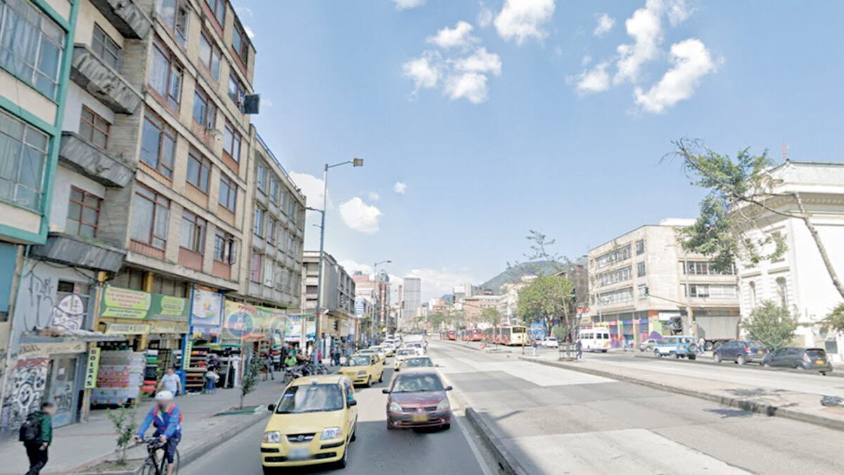 Balean a pareja al interior de un taxi en Los Mártires #Judiciales La violencia sigue manchando las calles de la capital y cada día se registran casos de homicidio en cualquier hora del día. El más reciente caso se presentó en la localidad de Los Mártires, cuando dos personas que viajaban en un taxi fueron baleadas. Una de ellas falleció debido a la gravedad de sus lesiones.