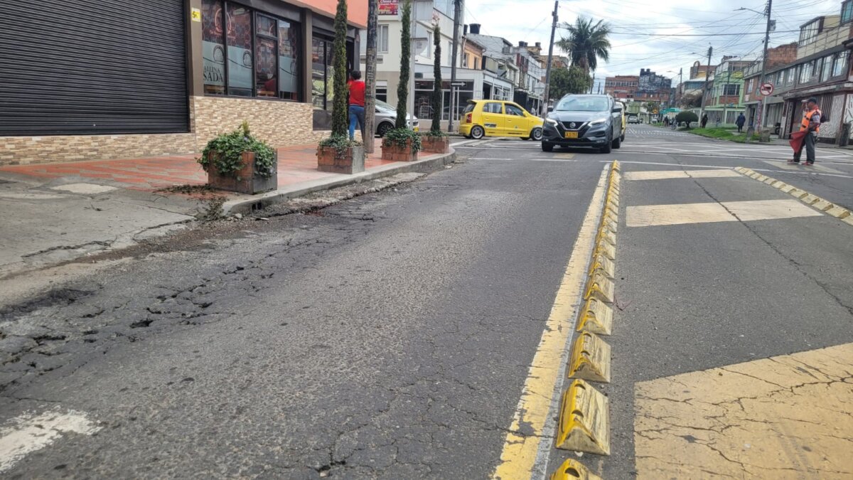 ¡A sangre fría! Banda de fleteros roba y dispara a hombre en Engativá La inseguridad en la localidad de Engativá aterró a los ciudadanos el pasado 13 de octubre, los criminales demuestran ser cada vez más despiadados.