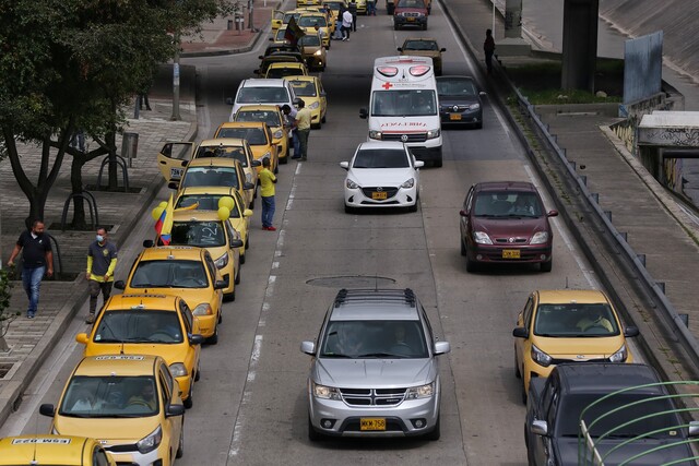 Continúa el paro de taxistas en Bogotá 1 taxistas
