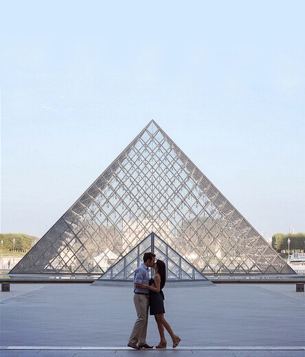 Pánico en el Museo de Louvre de París por posible atentado La mañana de este sábado, el Museo de Louvre de París tuvo que ser evacuado y permanecerá cerrado durante todo el día, por posible atentado.