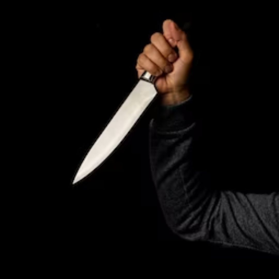 Atroz intento de feminicidio en Soacha: su pareja le propinó 16 heridas La mujer fue vilmente apuñalada en 16 oportunidades por parte de su pareja sentimental, al interior de un apartamento en el sector de Hogares, en Soacha.