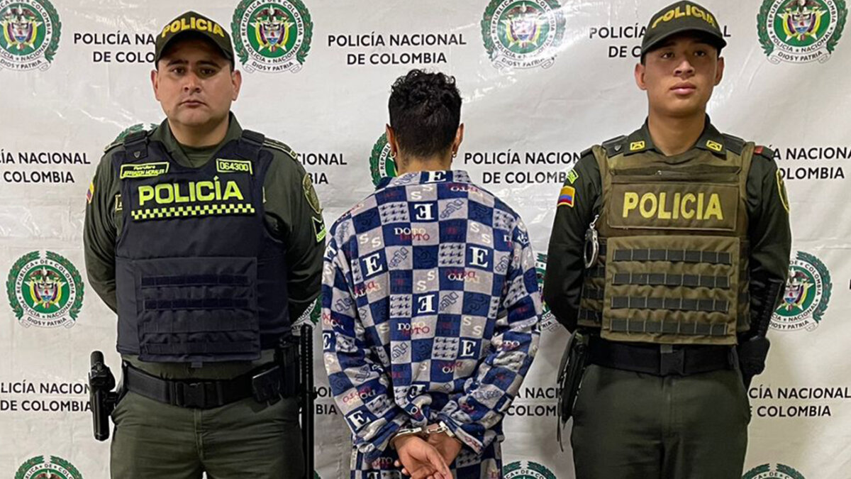 Capturan a presunto abusador en Mosquera Momentos angustiantes pasó una adolescente en el municipio de Mosquera, Cundinamarca, cuando un hombre intento abusar sexualmente de ella, por fortuna su padre alerto a tiempo a las autoridades.