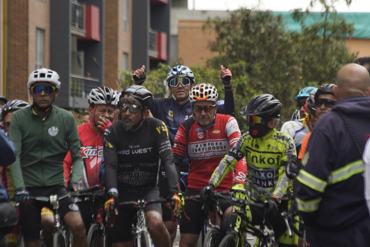 Ciclismo del bueno en la Vuelta a Kennedy 3 Ciclismo del bueno en la Vuelta a Kennedy #Deportes Los amantes del ciclismo se dieron cita este domingo en la localidad de Kennedy, pues allí se disputó la segunda edición de la Vuelta a esa localidad.