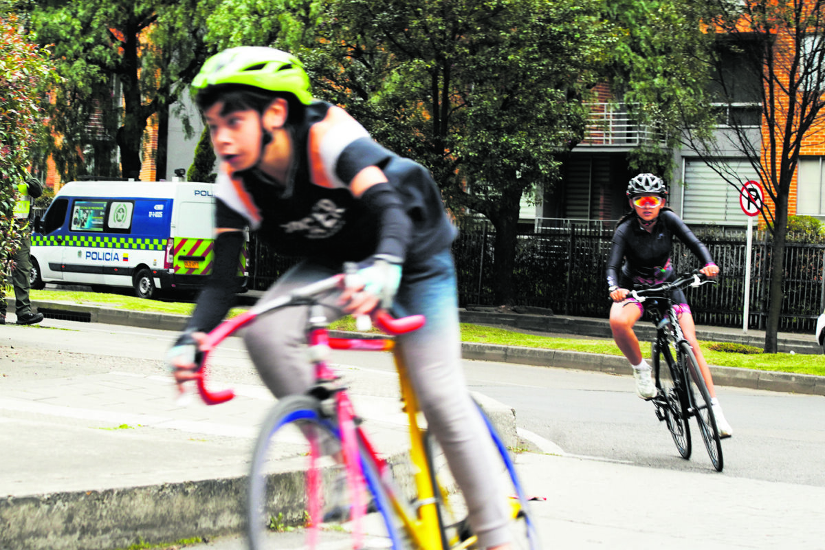 Ciclismo del bueno en la Vuelta a Kennedy 4 Ciclismo del bueno en la Vuelta a Kennedy #Deportes Los amantes del ciclismo se dieron cita este domingo en la localidad de Kennedy, pues allí se disputó la segunda edición de la Vuelta a esa localidad.
