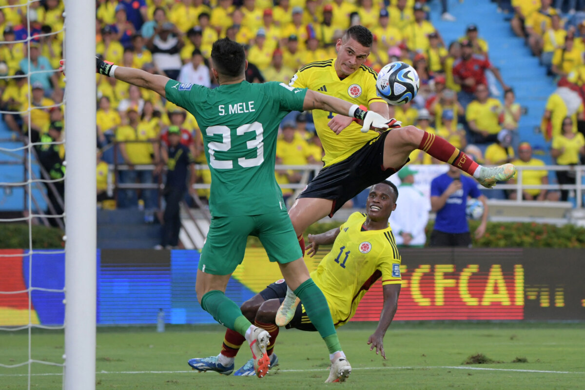 Colombia no pudo ante Uruguay y dejó escapar una victoria valiosa en Barranquilla 1 Colombia no pudo ante Uruguay y dejó escapar una victoria valiosa en Barranquilla Una expulsión, un penal y 4 goles. Así fue el partido de la Selección Colombia ante los uruguayos.
