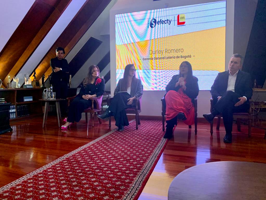 Esta es la gran alianza entre Efecty y la Lotería de Bogotá La Lotería de Bogotá y Efecty anunciaron una alianza estratégica para expandirse en el mercado nacional, ofreciendo en todas las regiones de Colombia la venta de los billetes de lotería digital.