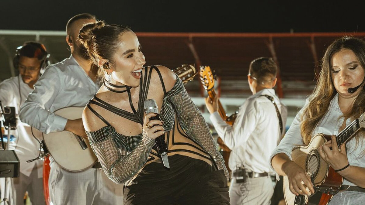 Esta es la nueva donatón que hará Paola Jara 7 Esta es la nueva donatón que hará Paola Jara Junto a varias fundaciones, la artista Paola Jara, estará recibiendo ropa, juguetes y alimentos el próximo domingo. Le contamos los detalles.