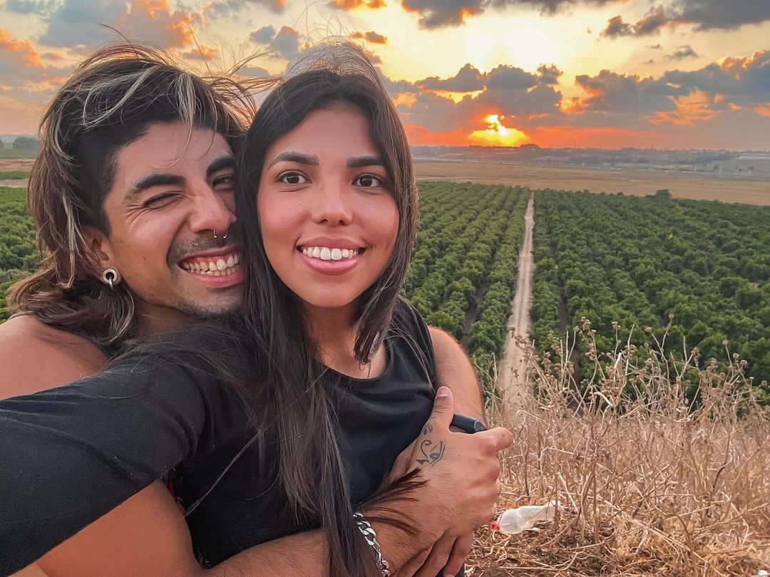 Esta es la pareja de colombianos que desapareció en medio del conflicto Israel y Hamas 1 Esta es la pareja de colombianos que desapareció en medio del conflicto Israel y Hamas Tras más de 24 horas desde que se desató la guerra en Israel, producto de la escalada de violencia por parte del grupo Hamás, el Ministerio de Relaciones Exteriores informó cuál es la situación de los colombianos en el territorio.