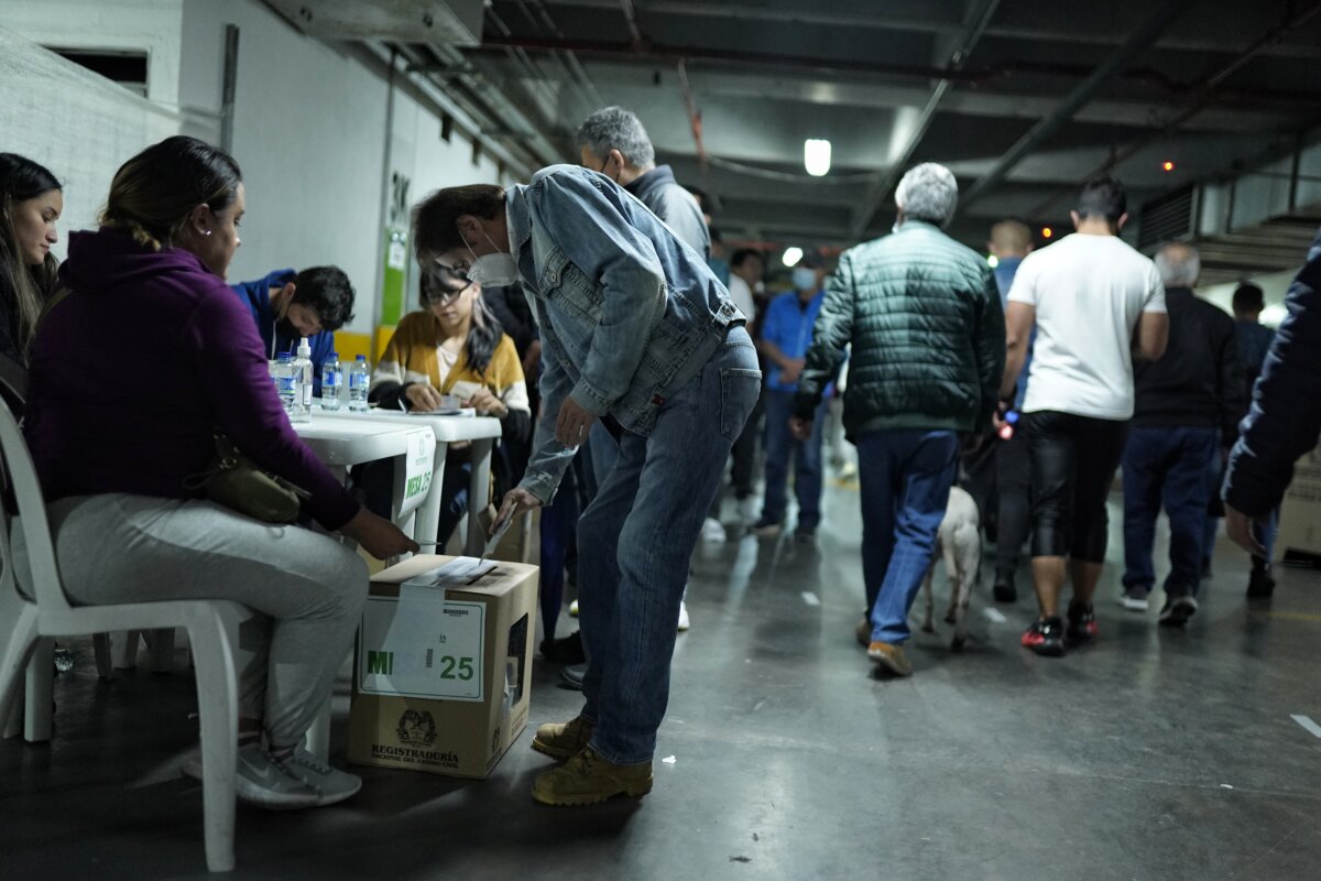Esto es lo que debe saber para votar en las elecciones regionales El próximo domingo 29 de octubre se estarán llevando a cabo las elecciones regionales para elegir gobernadores, diputados, alcaldes y ediles. En Q'Hubo le contamos que debe hacer para votar correctamente.