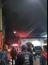 Emergencia por voraz incendio en bodega de reciclaje en Kennedy 1 Emergencia por voraz incendio en bodega de reciclaje en Kennedy Grave incendio al interior de una bodega del sector de Patio Bonito, en Kennedy.