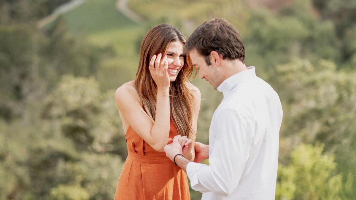 Gabriela Tafur y Esteban Santos irán al altar Gabriela Tafur y Esteban Santos se casan. La pareja lo anunció por medio de su Instagram, en la tarde de este domingo, con una fotografía acompañada de la descripción: “Para siempre”.