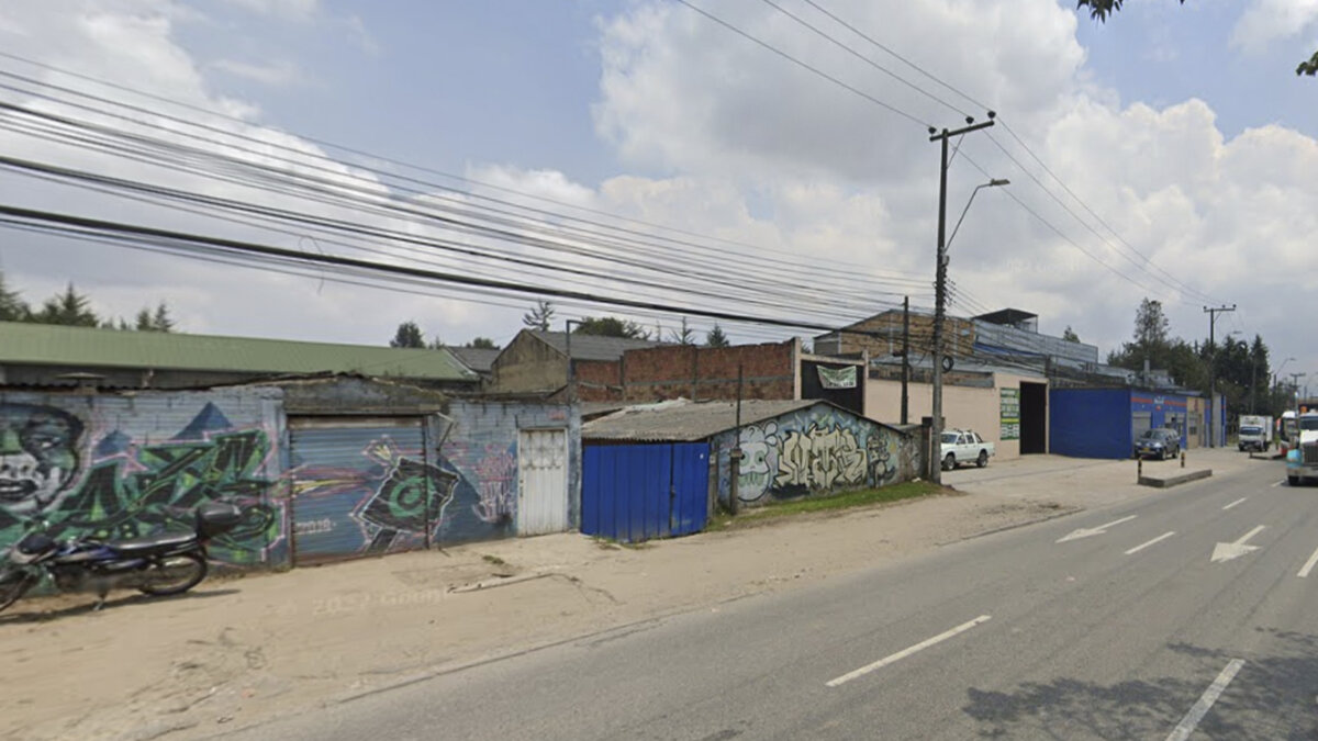 Hallan dos cuerpos torturados en bodega de Fontibón Encontraron dos cuerpos con aparentes signos de tortura en una bodega de Fontibón.