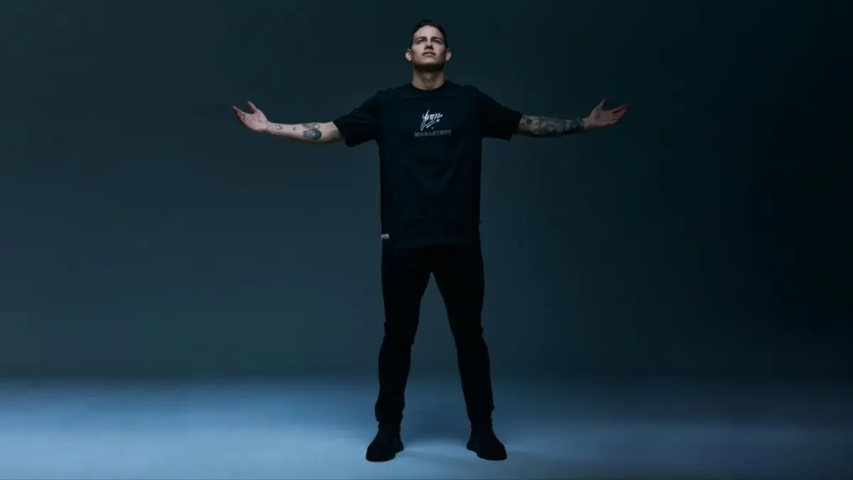 La prestigiosa marca de ropa que tiene a James como su modelo
