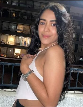 Joven colombiana habría sido asesinada en Chile por su pareja 1 Joven colombiana habría sido asesinada en Chile por su pareja La colombiana Karen Xiomara Gómez fue asesinada en la ciudad de Santiago de Chile el pasado domingo. El presunto culpable, quien era su pareja, se encuentra prófugo de la justicia.