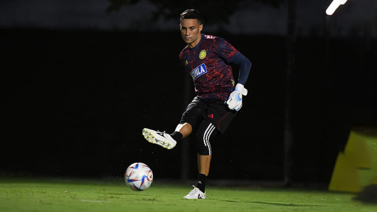 Lorenzo convoca a Chunga para el partido contra Ecuador por eliminatorias 1 Lorenzo convoca a Chunga para el partido contra Ecuador por eliminatorias El técnico de la Selección Colombia, Néstor Lorenzo, llamó al portero José Luis Chunga, tras la expulsión de Camilo Vargas en el partido frente a Ecuador.