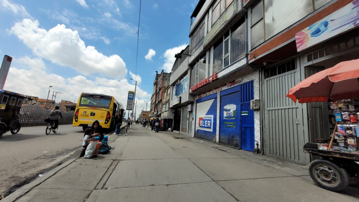 Macabro hallazgo en residencia de Kennedy: Encuentran a una mujer asfixiada 1 Macabro hallazgo en residencia de Kennedy: Encuentran a una mujer asfixiada En el barrio Patio Bonito, localidad de Kennedy, una mujer que presuntamente era trabajadora sexual, fue asesinada brutalmente por un hombre.