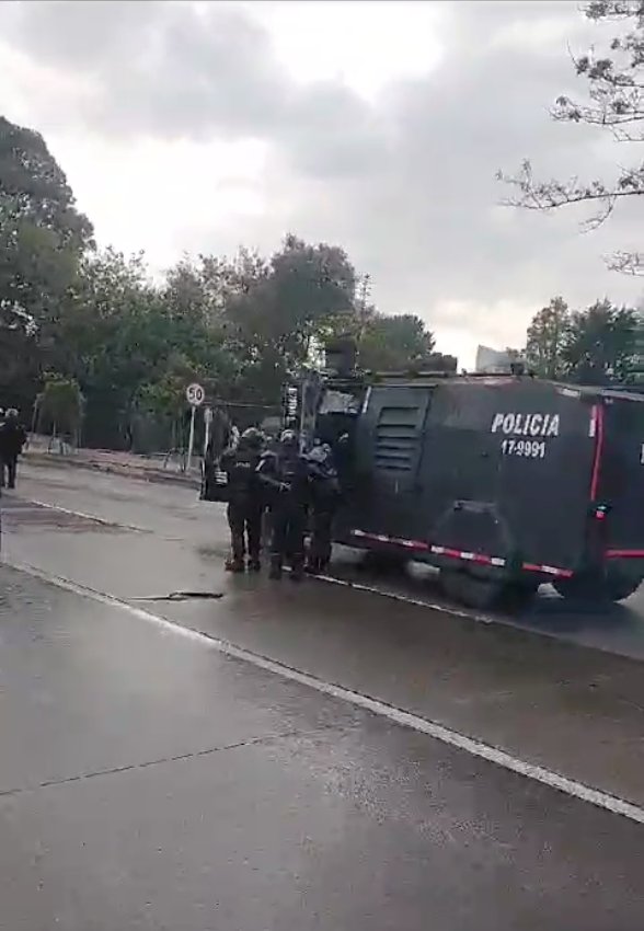 Manifestantes de la Universidad Nacional afectan la movilidad en la carrera 30 1 Manifestantes de la Universidad Nacional afectan la movilidad en la carrera 30 Estudiantes de la Universidad Nacional bloquean la carrera 30 de forma violenta y ocasionan caos en la movilidad.