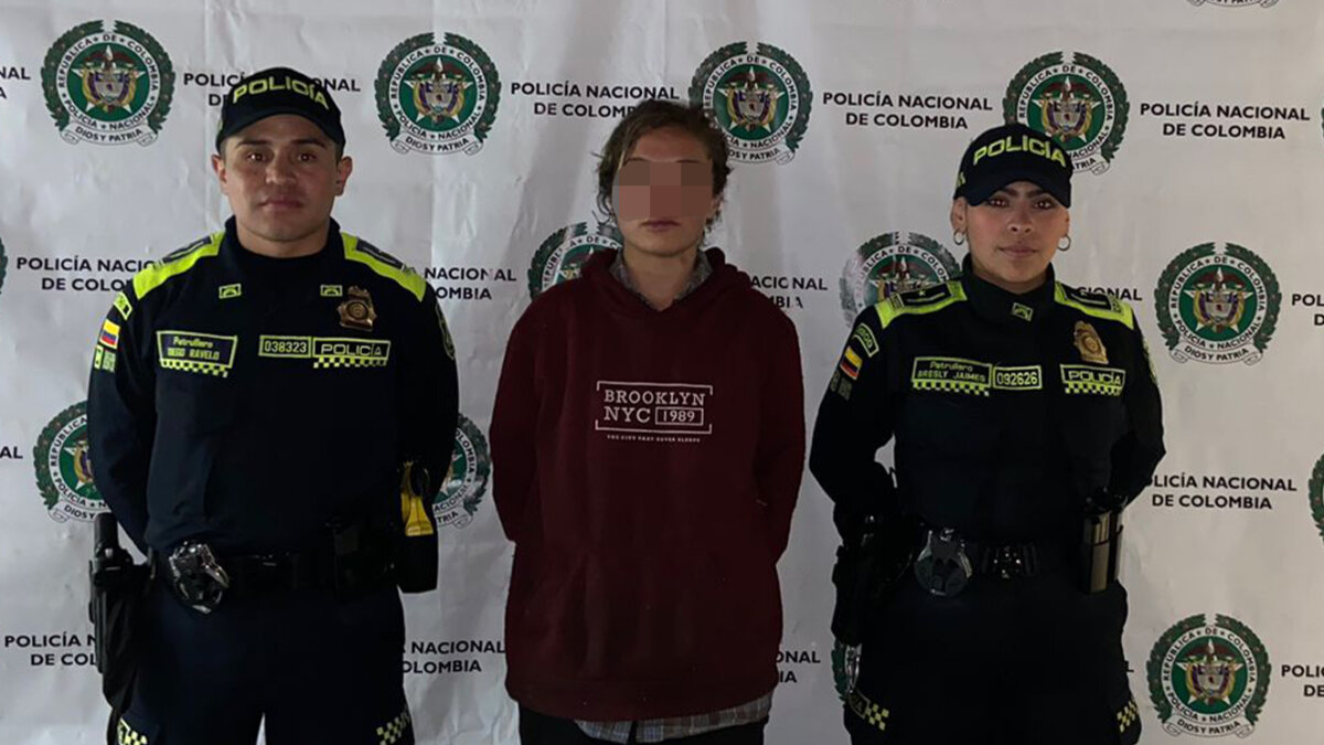 Misterioso crimen de un hombre en Ciudad Bolívar La comunidad del barrio Lucero Bajo, en Ciudad Bolívar, se encontró con un sujeto malherido con arma blanca en plena calle. Aunque el hombre fue trasladado a un centro médico, lamentablemente falleció.