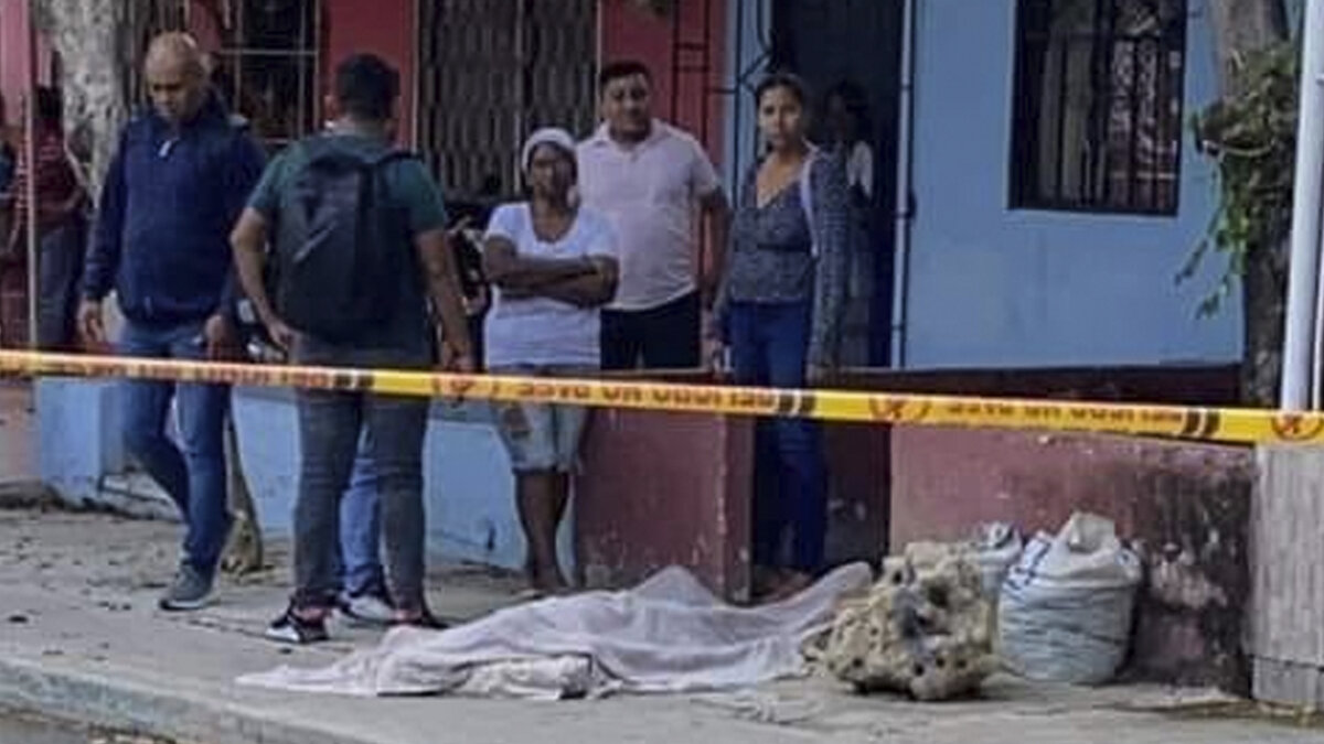 Mató a su suegro luego de discutir por el aceite de la cocina 1 Mató a su suegro luego de discutir por el aceite de la cocina Un hombre mató a su suegro tras una discusión por el aceite de cocina.