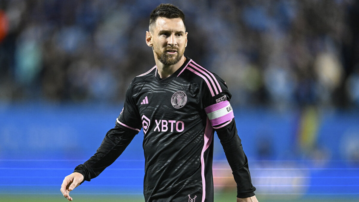 Messi va tras su octavo Balón de Oro Después de llevarse la Copa del Mundo 2022 y ser considera como el mejor de la competencia, Lionel Messi se consagra nuevamente como uno de los favoritos para quedarse con el Balón de Oro de esta temporada.