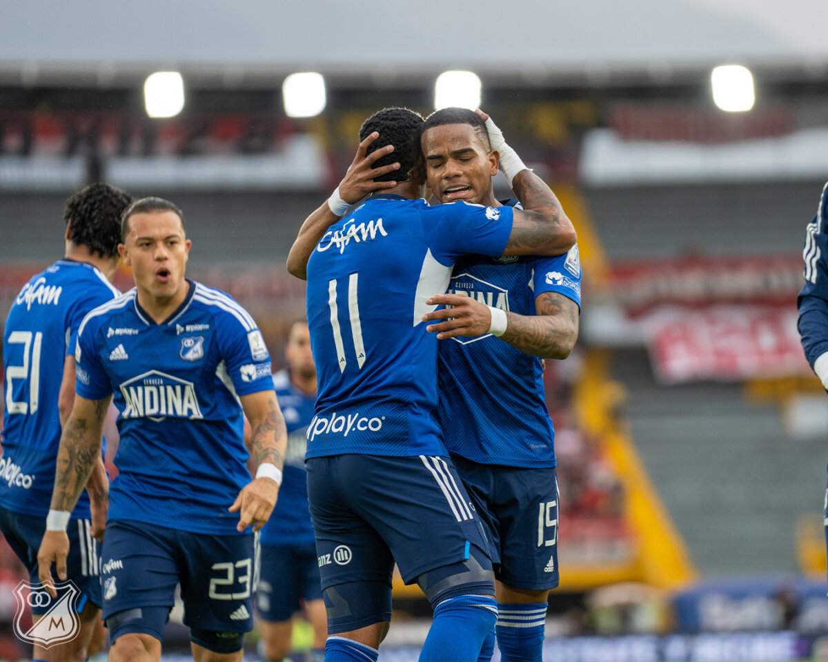 Millos se quedó con el clásico capitalino 2 Millos se quedó con el clásico capitalino Millonarios venció 3-2 a Santa Fe en El Campín.