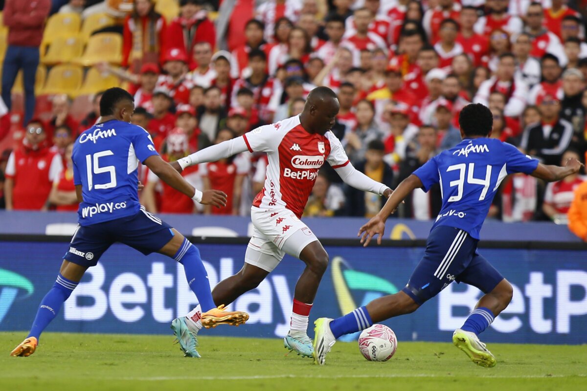 Millos se quedó con el clásico capitalino 1 Millos se quedó con el clásico capitalino Millonarios venció 3-2 a Santa Fe en El Campín.