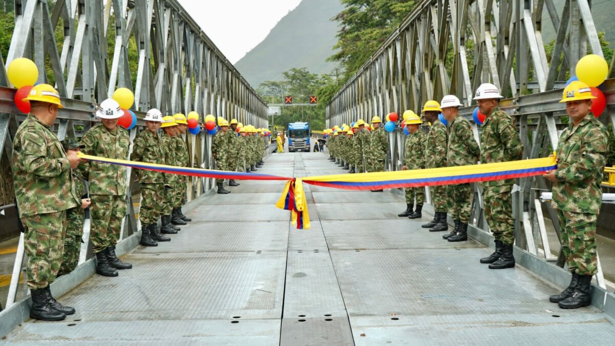 Nacionalizar, la delirante solución del Gobierno 1 Nacionalizar, la delirante solución del Gobierno En Villavicencio, el presidente Gustavo Petro habló de nacionalizar la vía al Llano. ¿Qué tan viable es?