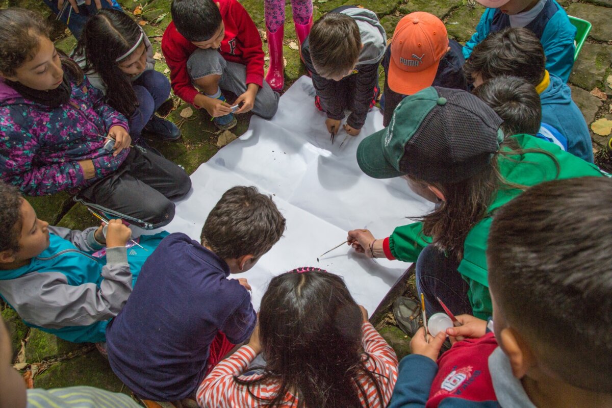 No deje pasar las 'Vacaciones Científicas' en el Jardín Botánico Con la llegada de la semana de receso, volvieron las 'Vacaciones Científicas' en el Jardín Botánico de Bogotá, donde los niños y niñas podrán aprovechar un gran cronograma de actividades lleno de experimentos, sesiones de botánica, recorridos por el Tropicario Distrital y senderos para conectar con la naturaleza.