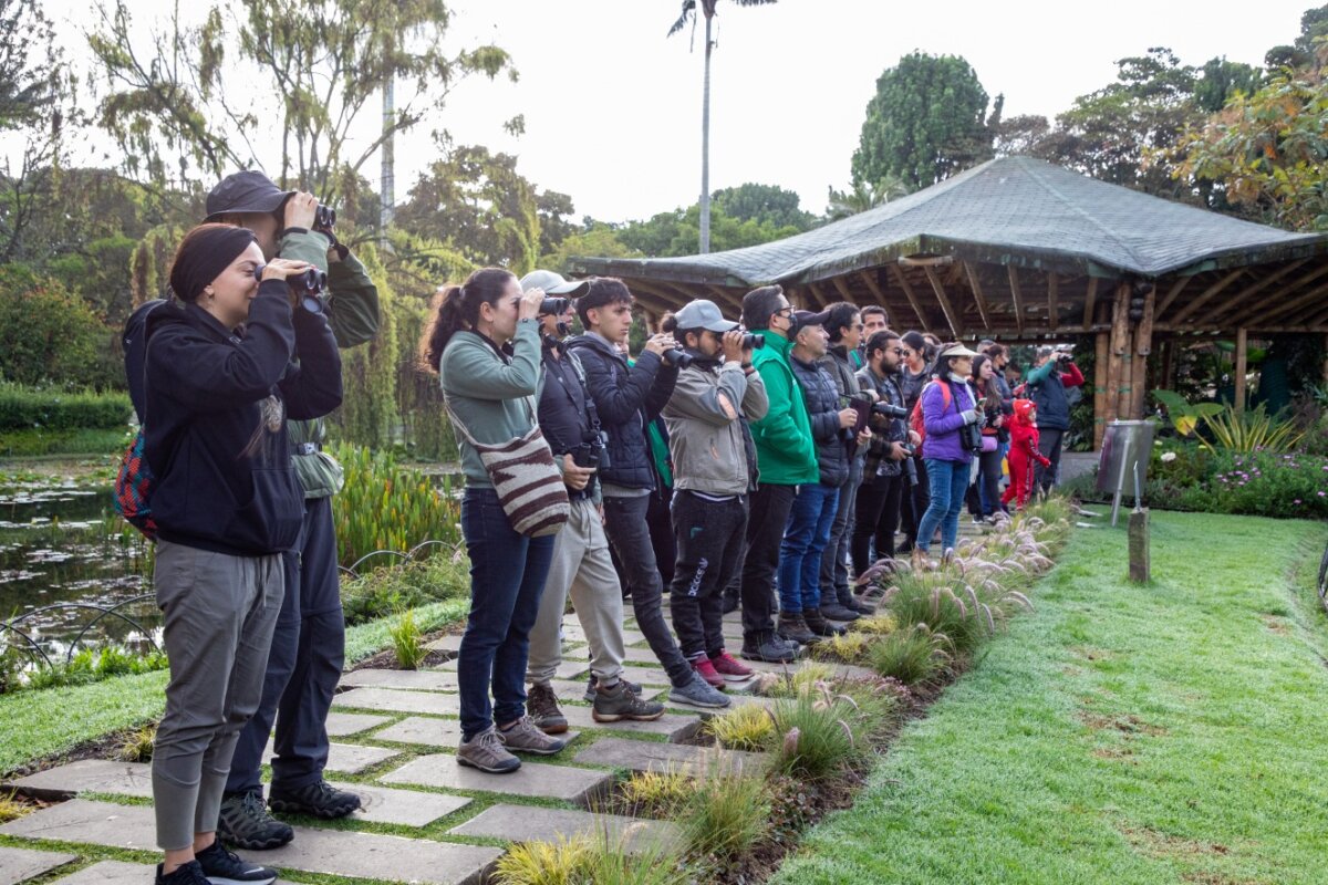 No se pierda el show de avistamiento en el Jardín Botánico 1 No se pierda el show de avistamiento en el Jardín Botánico Junto a las actividades del eclipse solar que se llevará a cabo el sábado 14 de octubre en el Jardín Botánico, se une el evento de avistamientos de aves, donde se pueden ver alrededor de 56 especies diferentes.